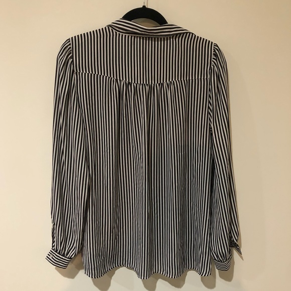 ⭐️⭐️⭐️Button up stripped top - Picture 5 of 5